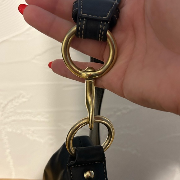 SOLD - COACH HAMPTON MEDIUM SHOULDER BAG - F10205 - Picture 5 of 8